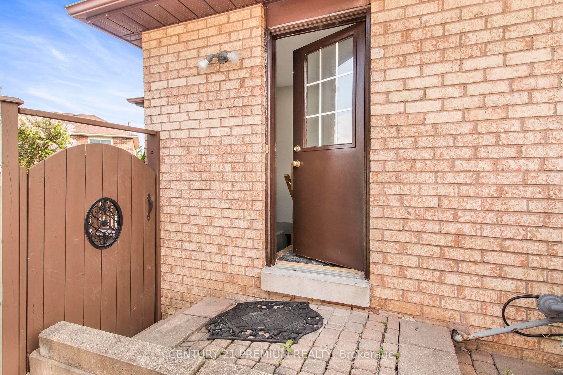 24 Vogue Cres