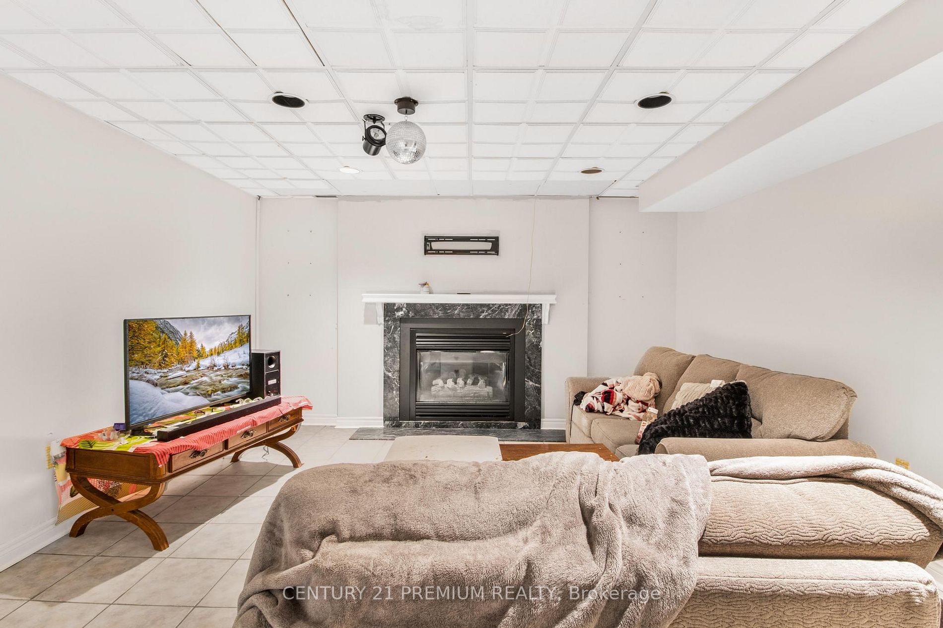 24 Vogue Cres