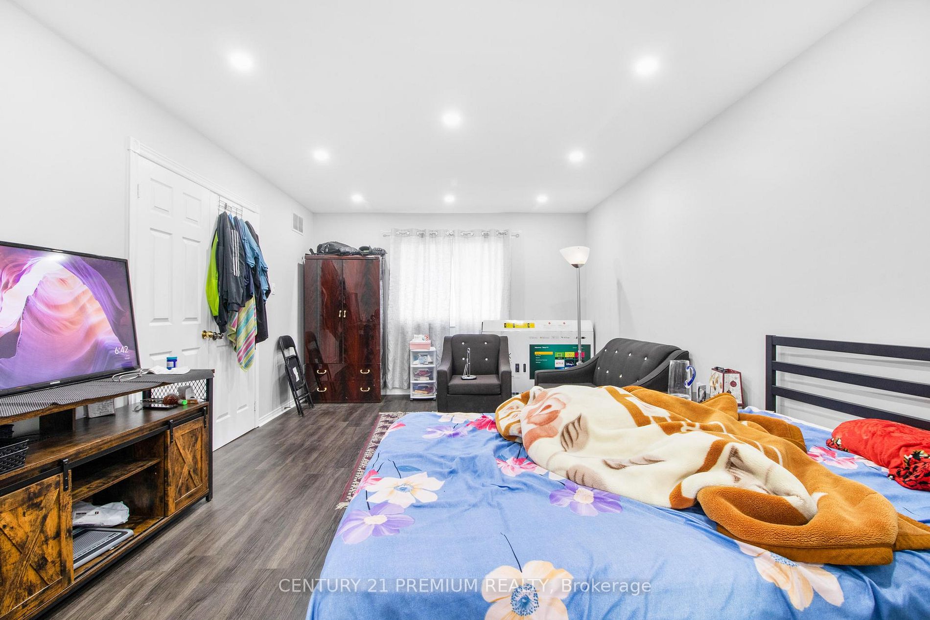 24 Vogue Cres