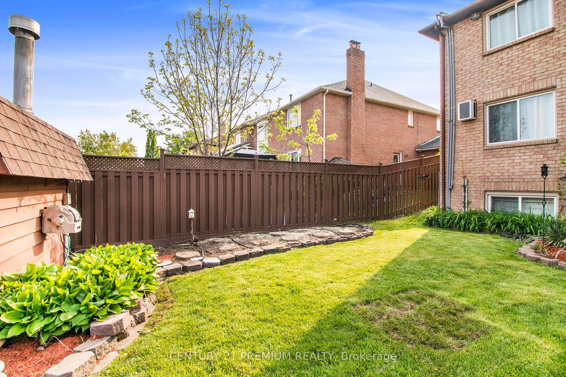 24 Vogue Cres