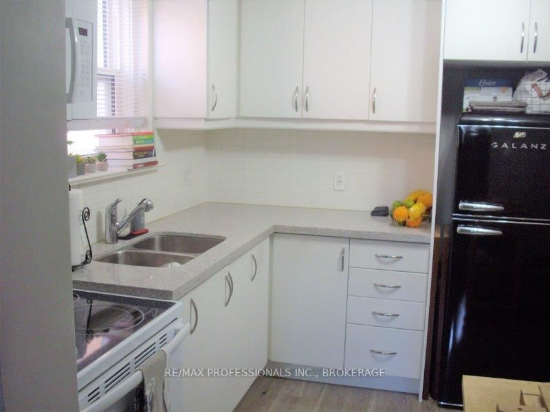 Listing W6038901 - Large Photo # 7