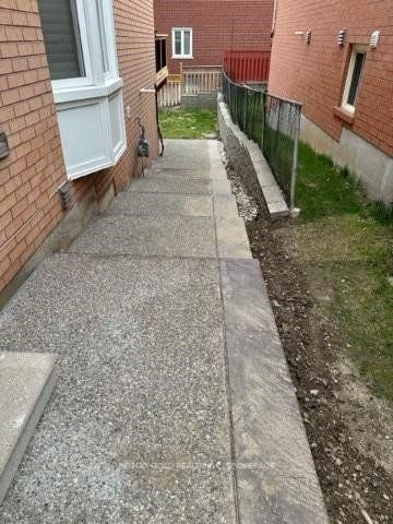 4 Gollop Crescent