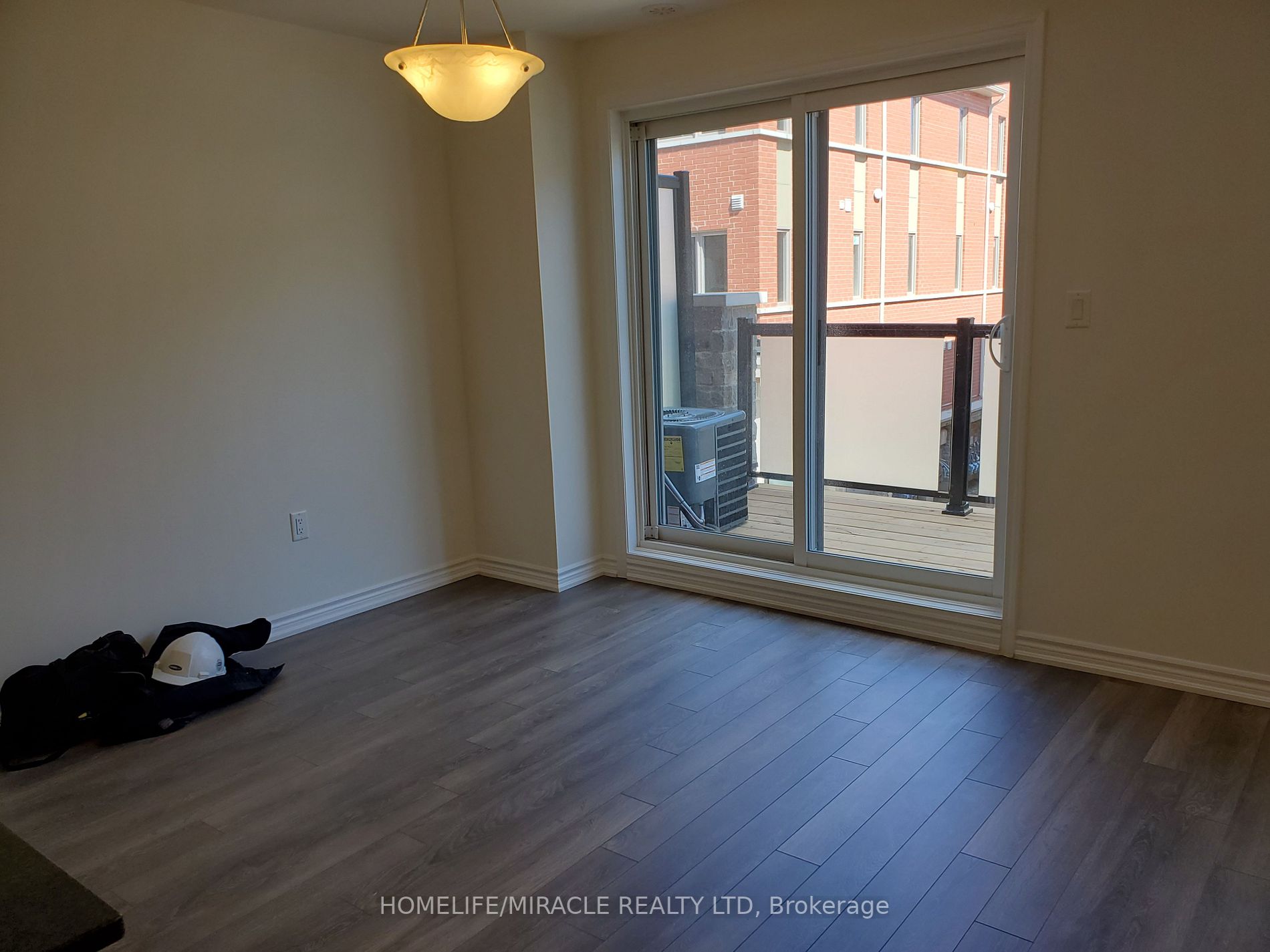 250 Lagerfeld Dr E, #15