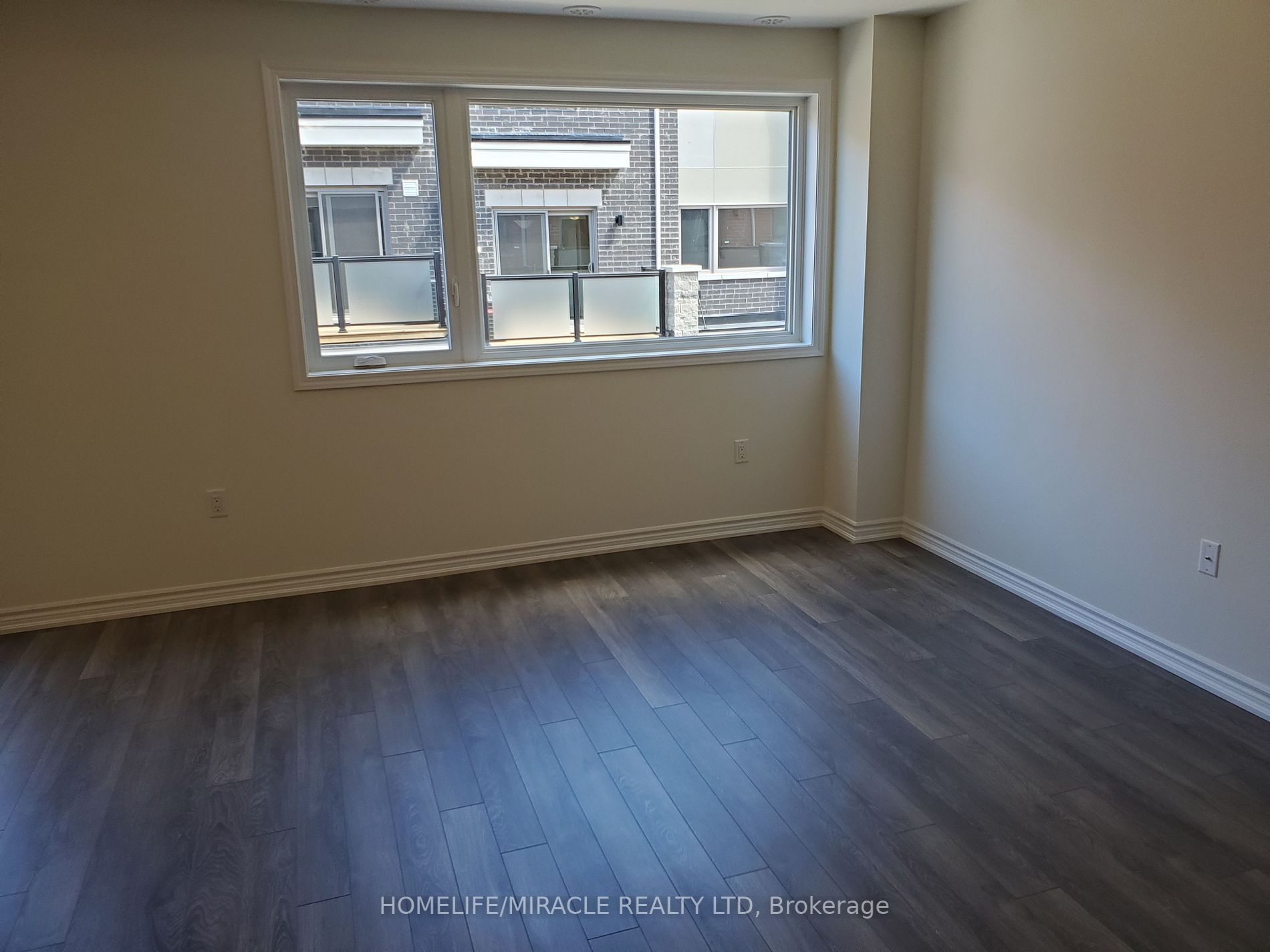 250 Lagerfeld Dr E, #15