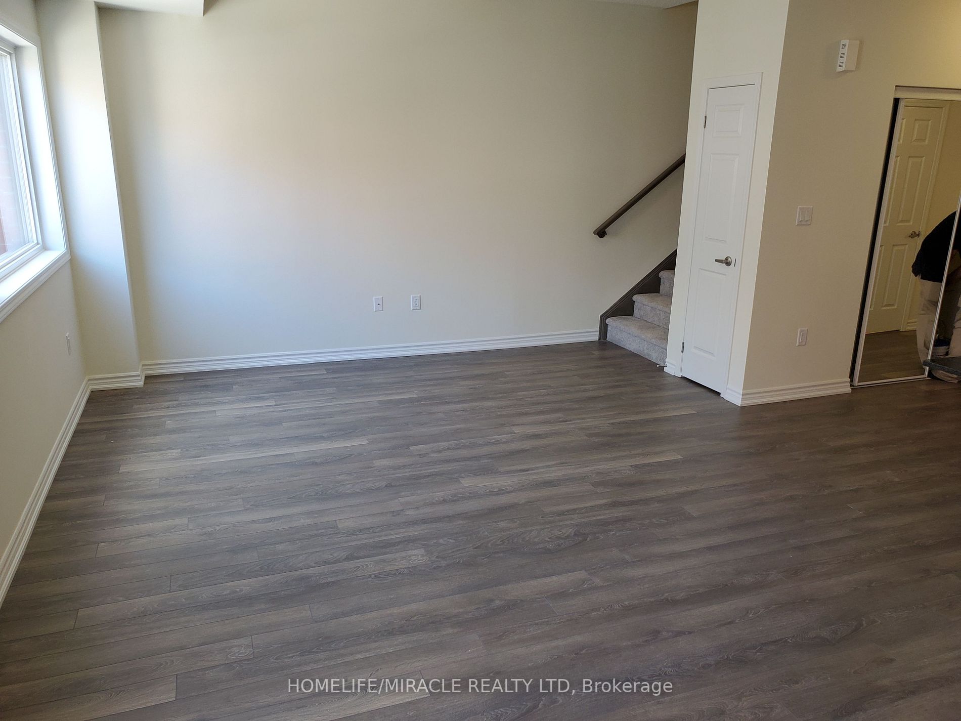 250 Lagerfeld Dr E, #15