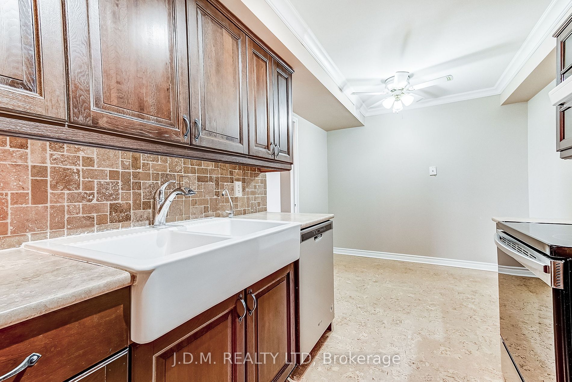 95 La Rose Ave, #901