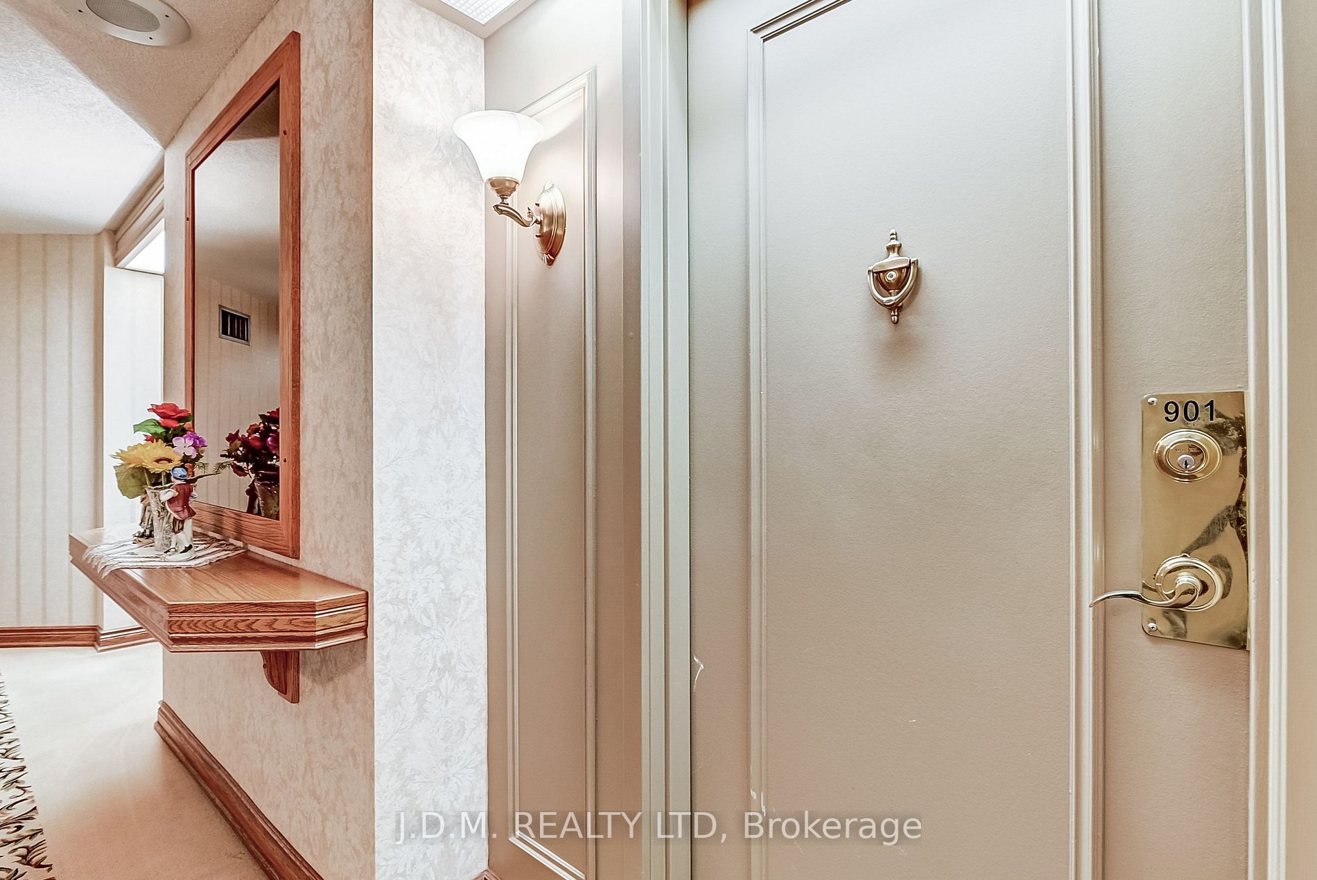 95 La Rose Ave, #901