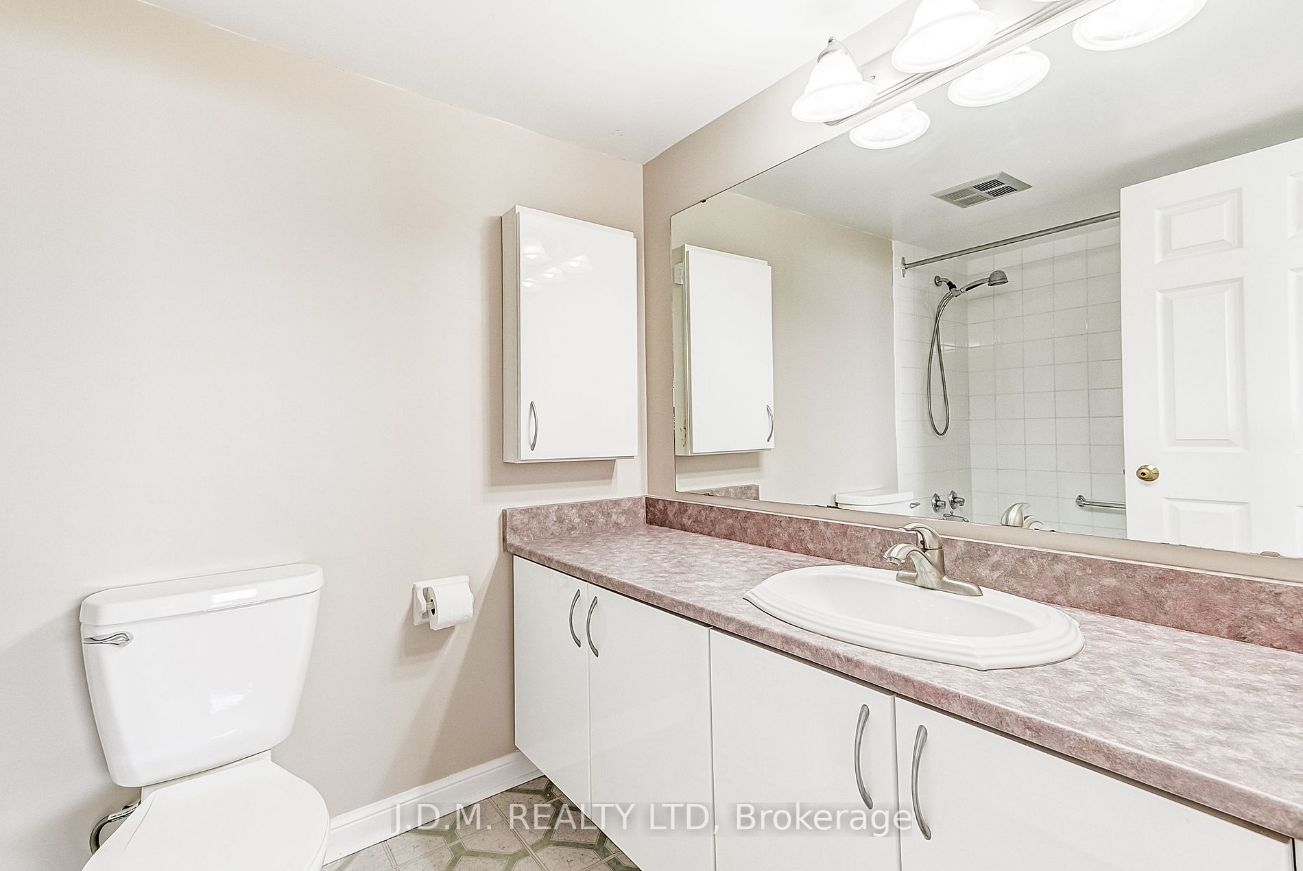 95 La Rose Ave, #901