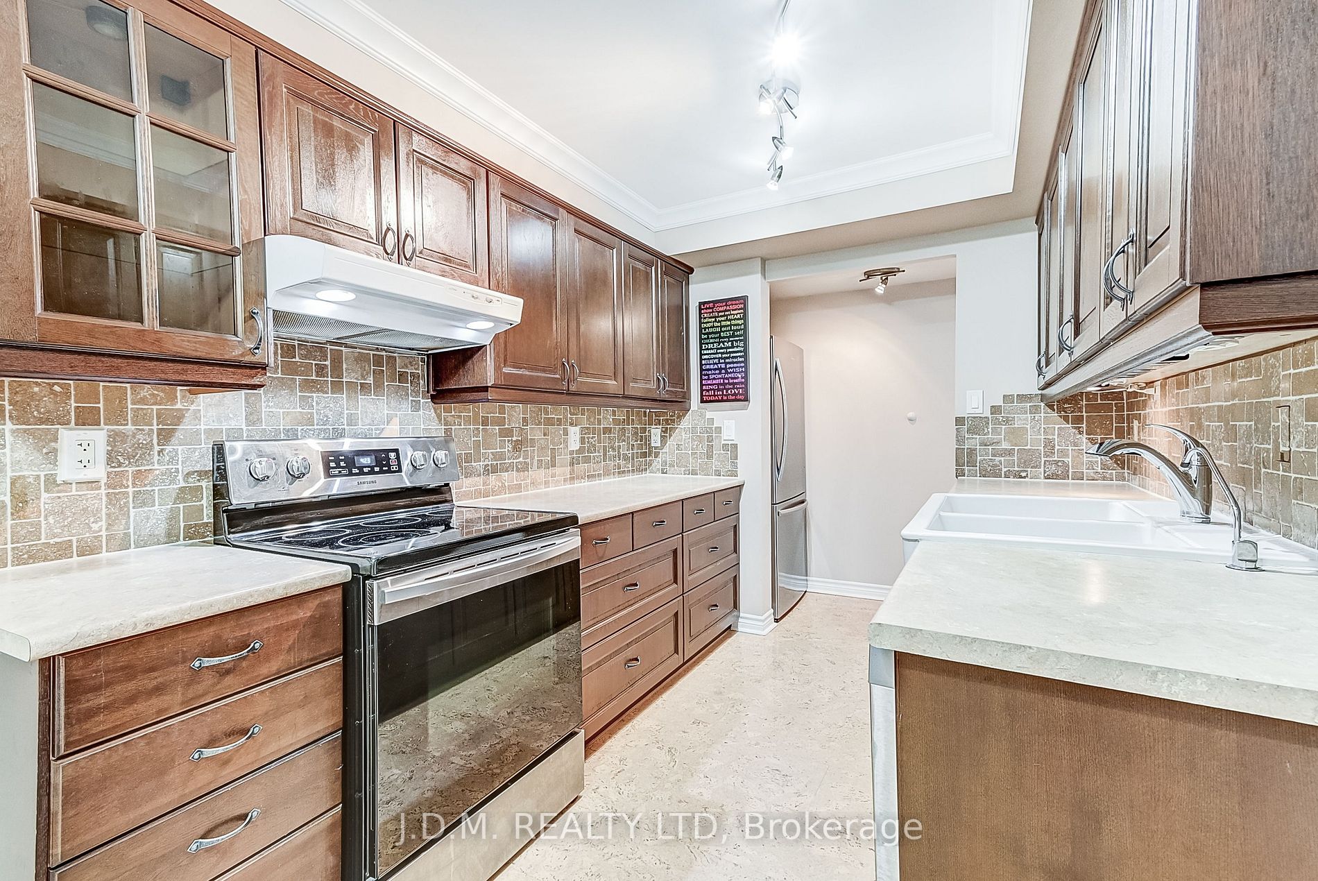 95 La Rose Ave, #901