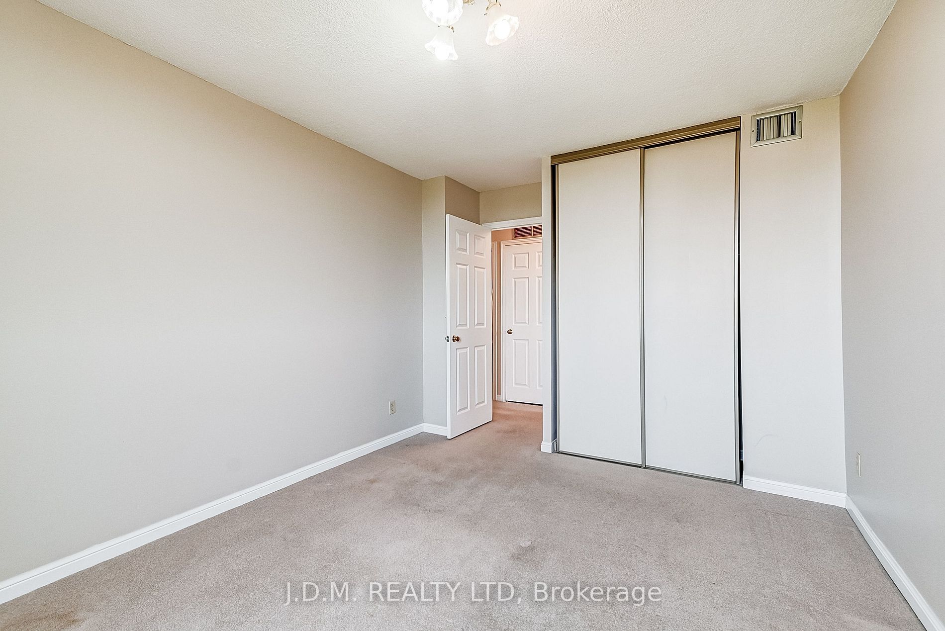 95 La Rose Ave, #901