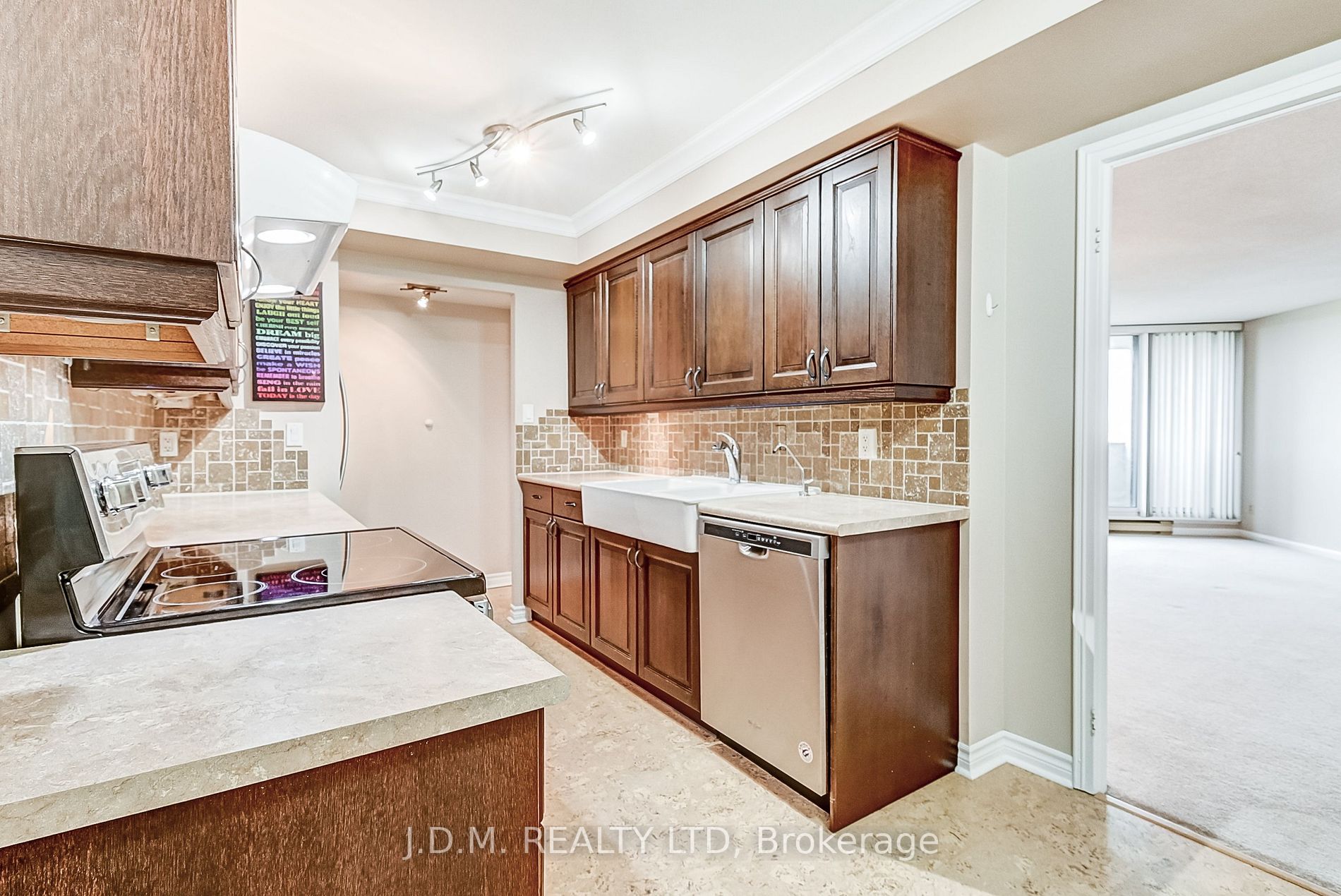 95 La Rose Ave, #901