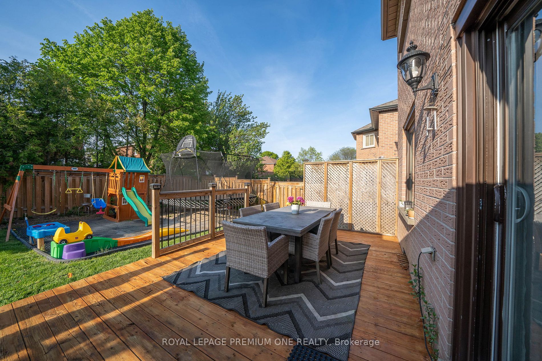313 Leacock Ave
