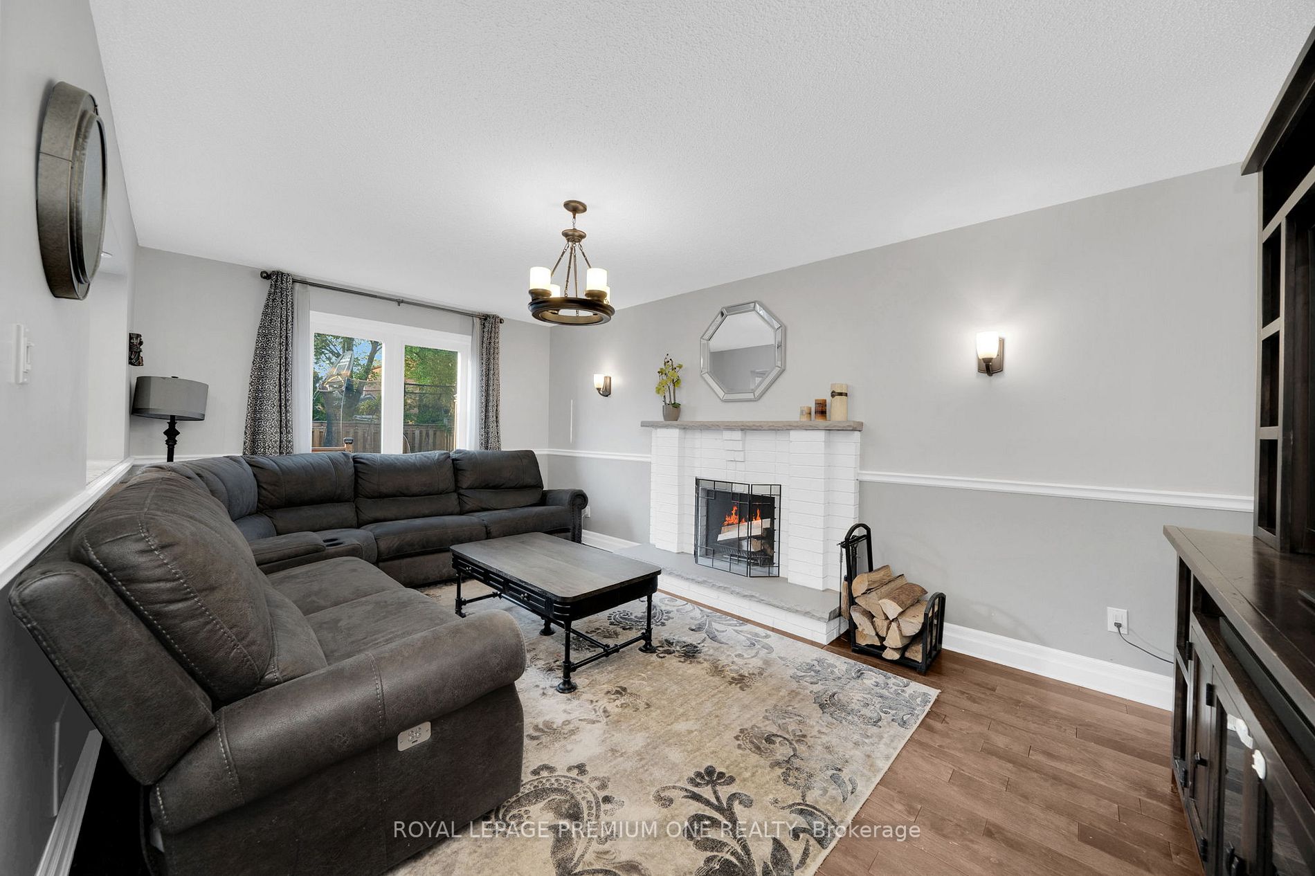 313 Leacock Ave