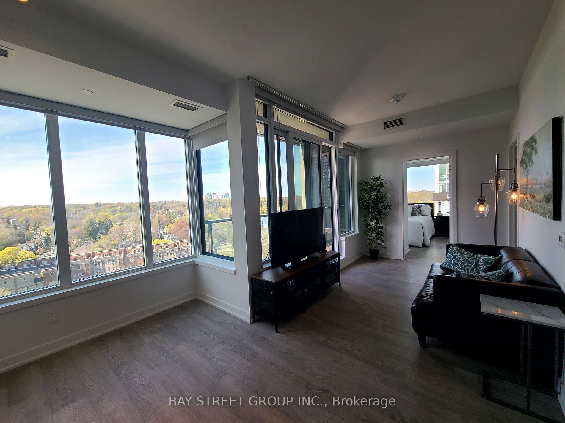 Listing W6041020 - Large Photo # 3