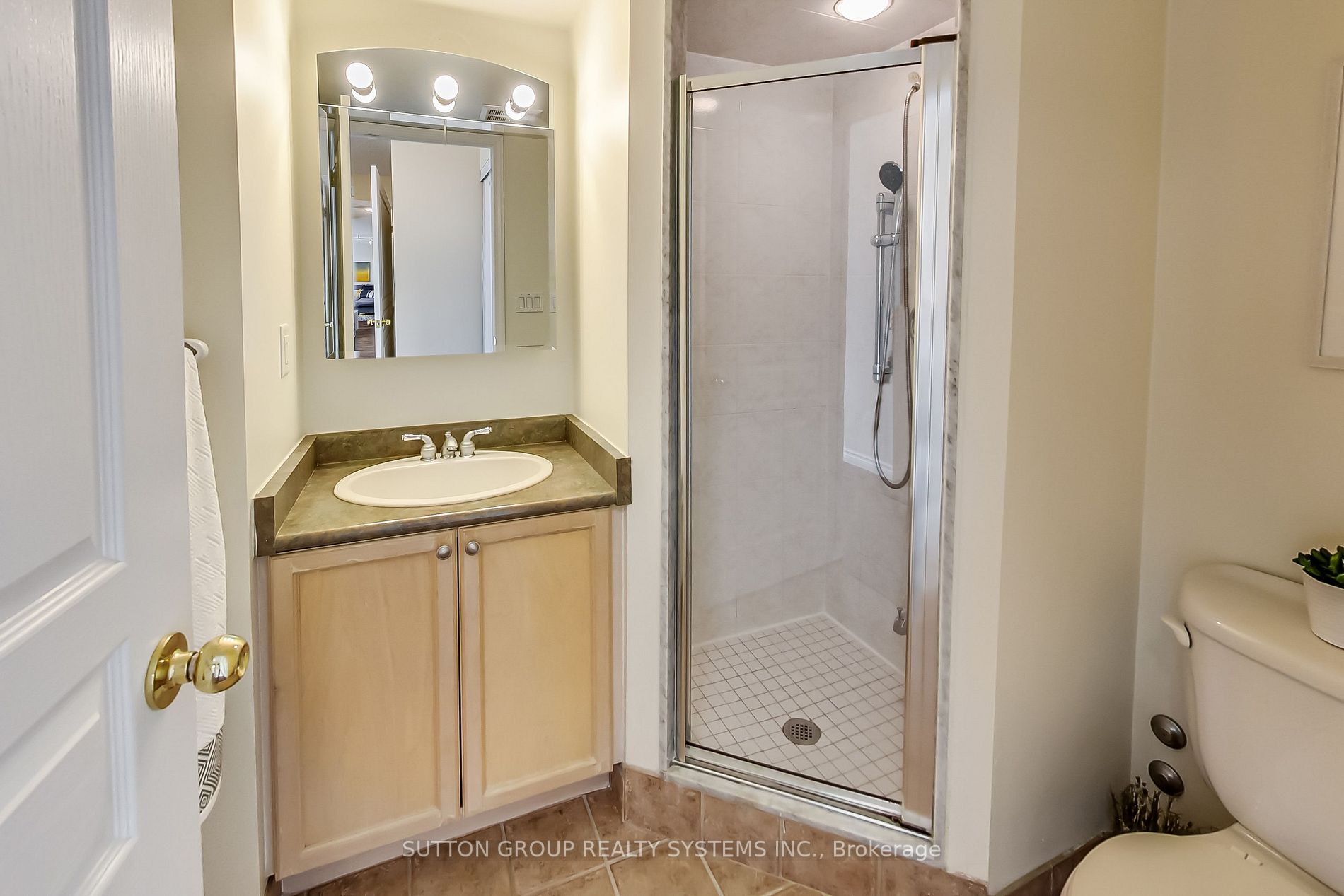 2585 Erin Centre Blvd, #1105