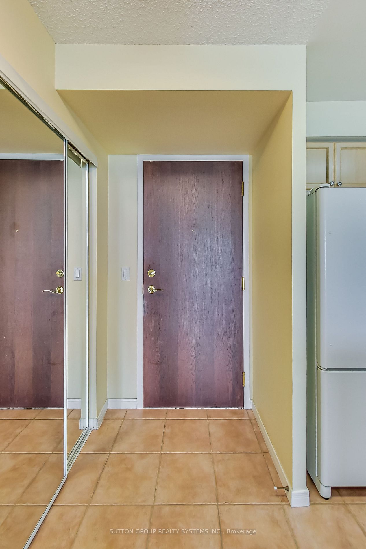 2585 Erin Centre Blvd, #1105