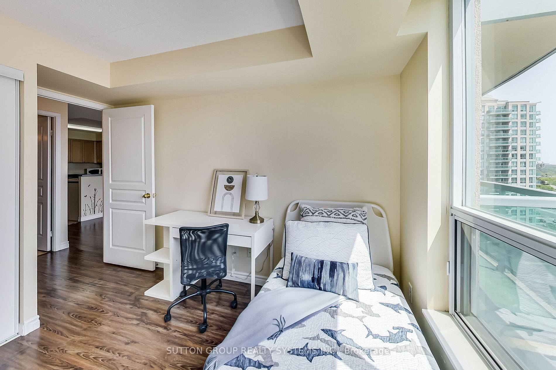 2585 Erin Centre Blvd, #1105