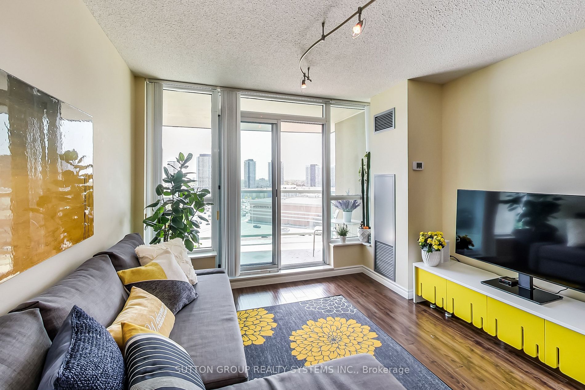 2585 Erin Centre Blvd, #1105