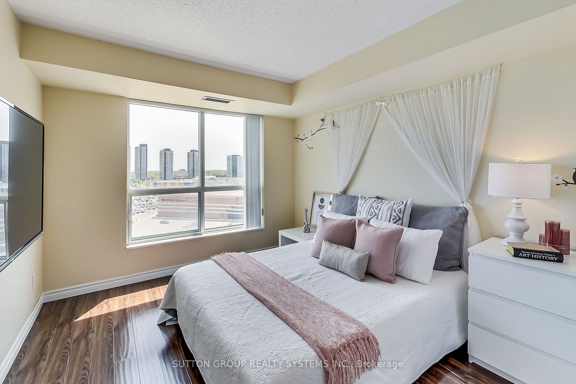 2585 Erin Centre Blvd, #1105