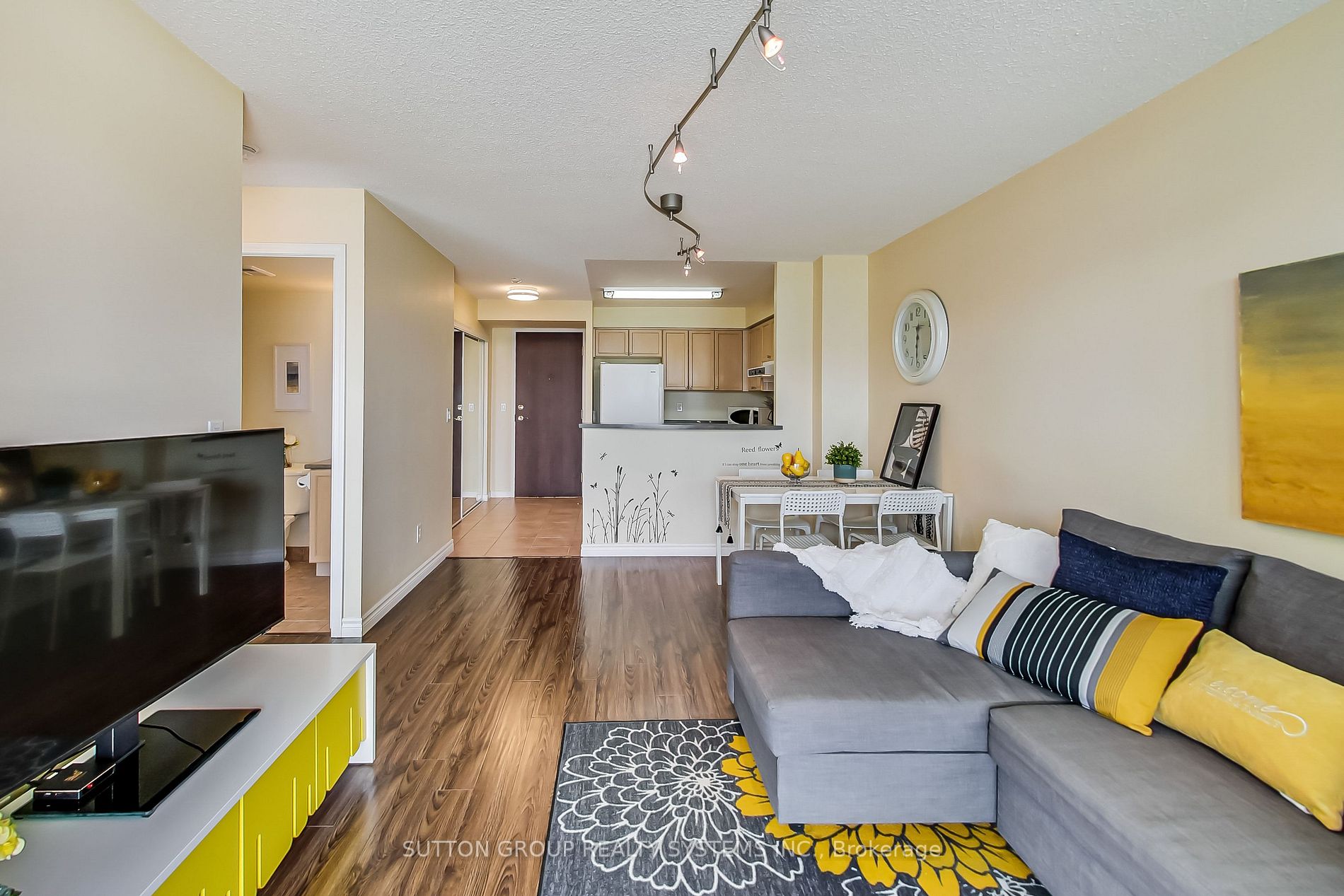 2585 Erin Centre Blvd, #1105