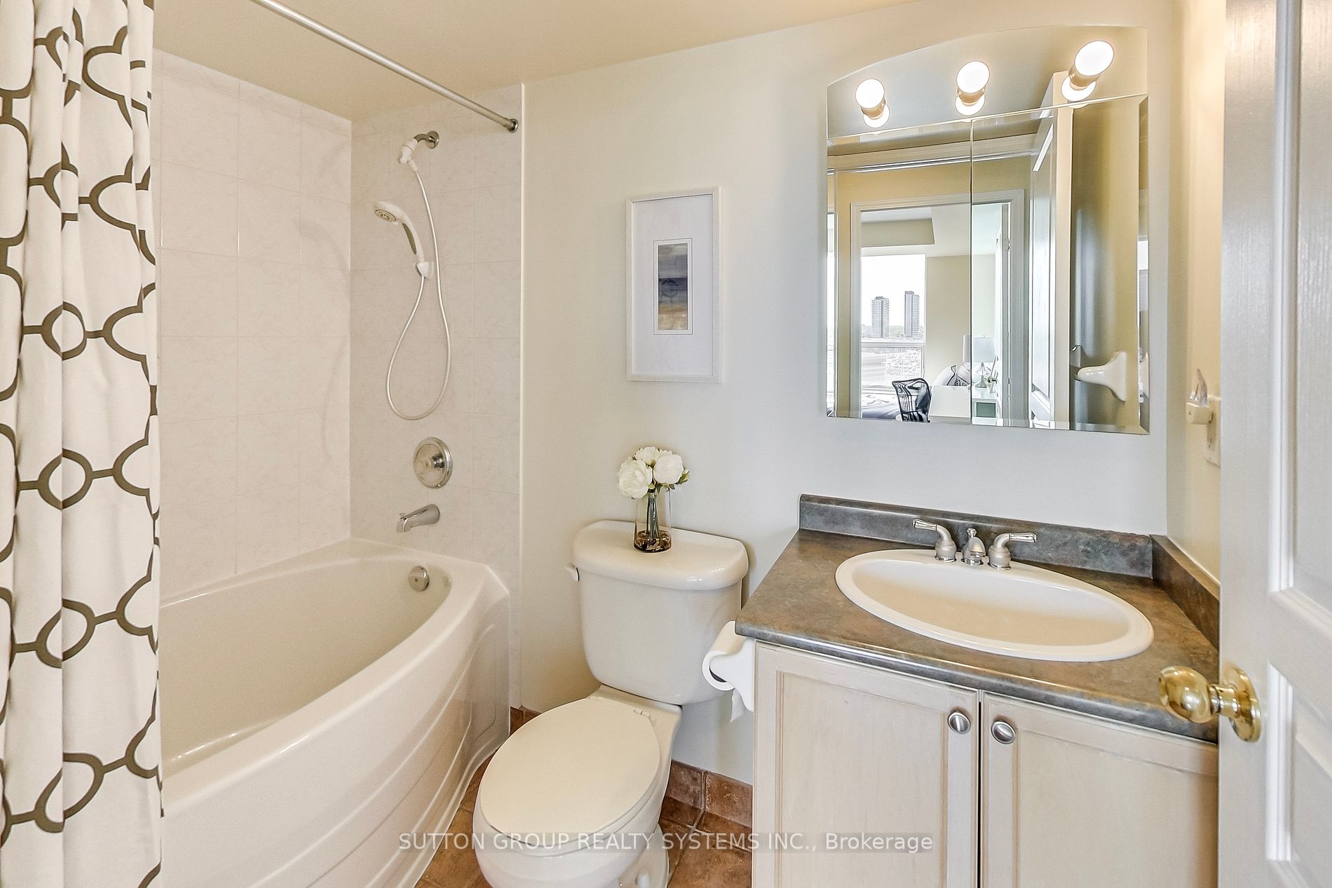 2585 Erin Centre Blvd, #1105