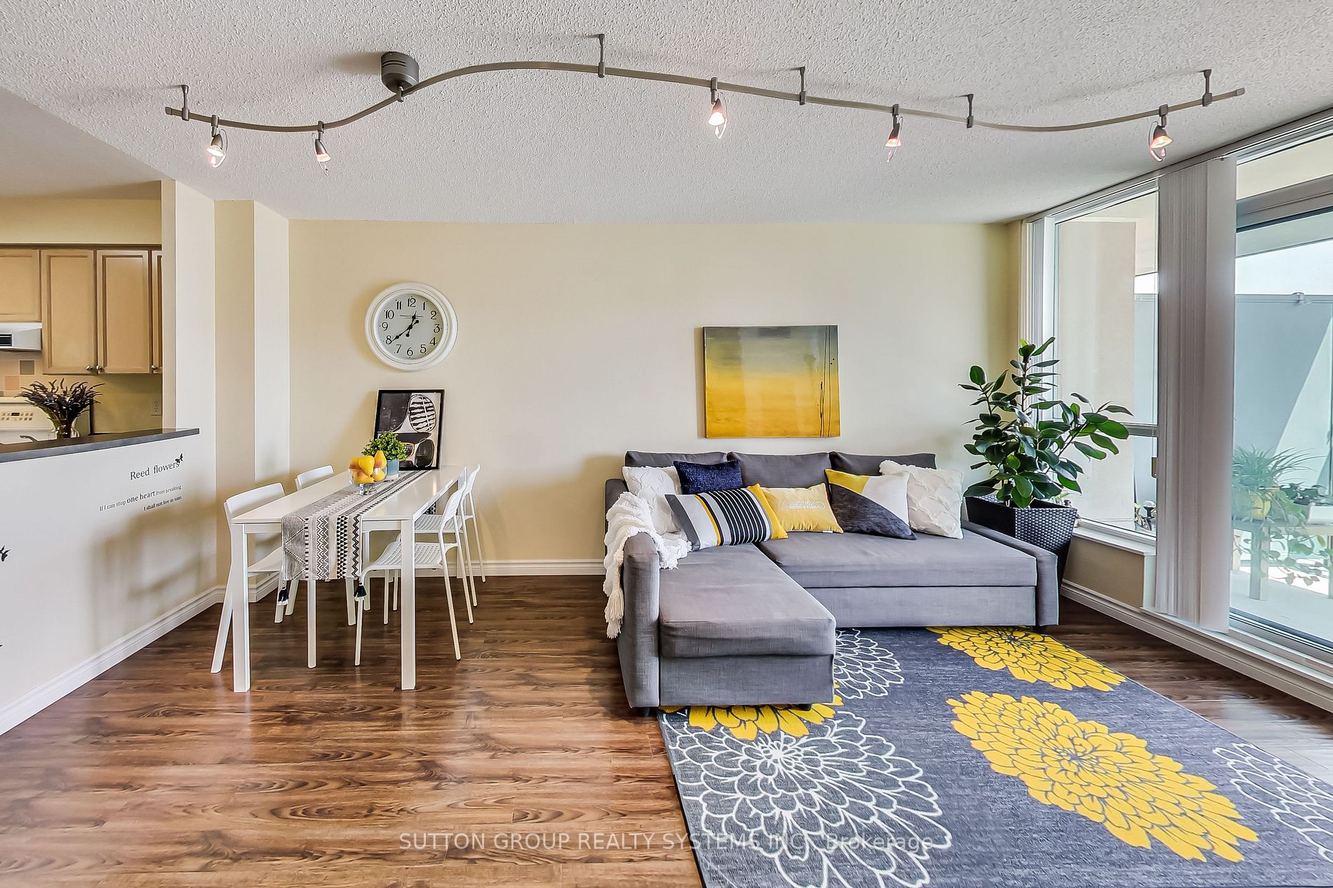 2585 Erin Centre Blvd, #1105