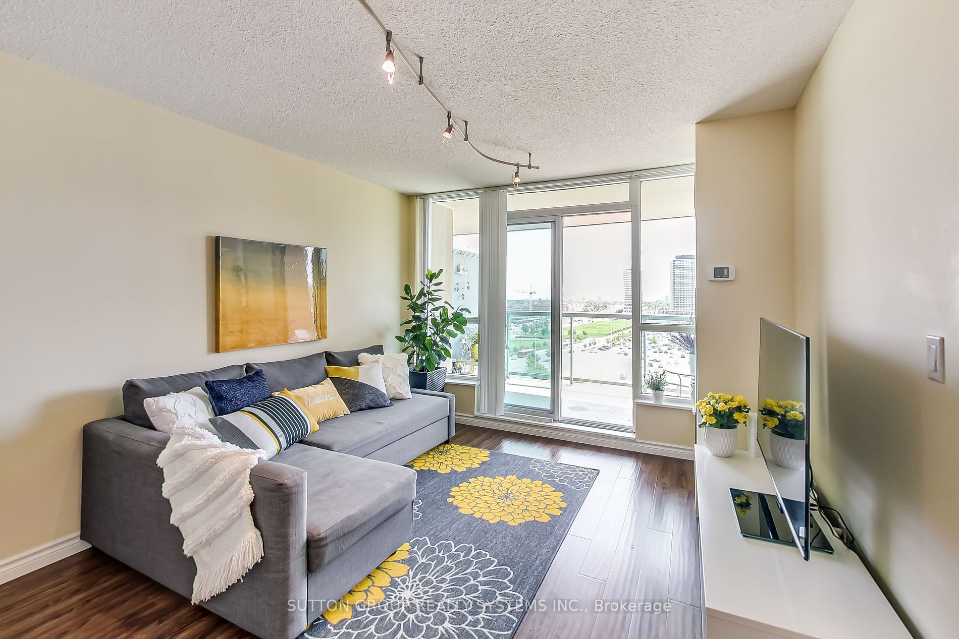 2585 Erin Centre Blvd, #1105