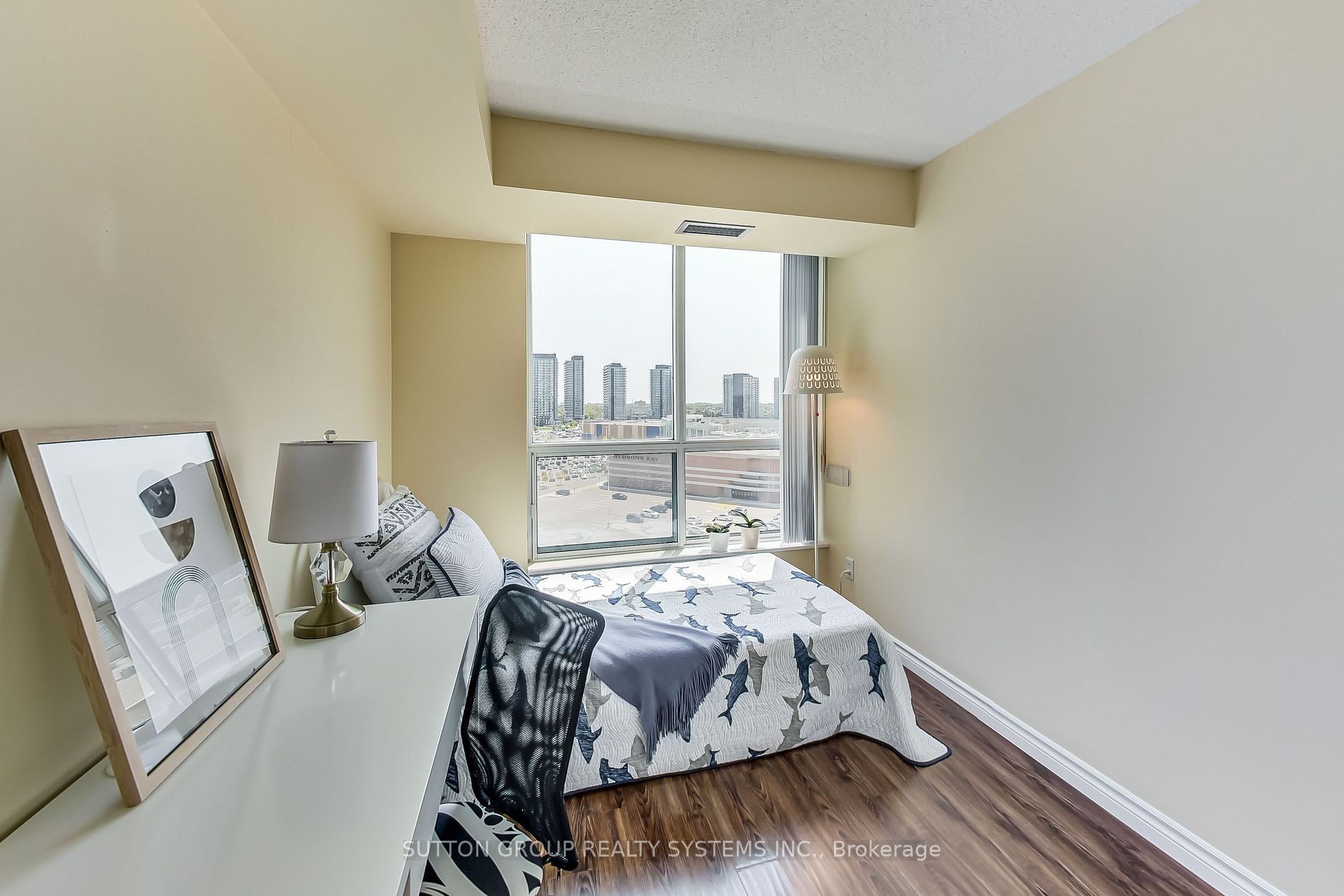 2585 Erin Centre Blvd, #1105