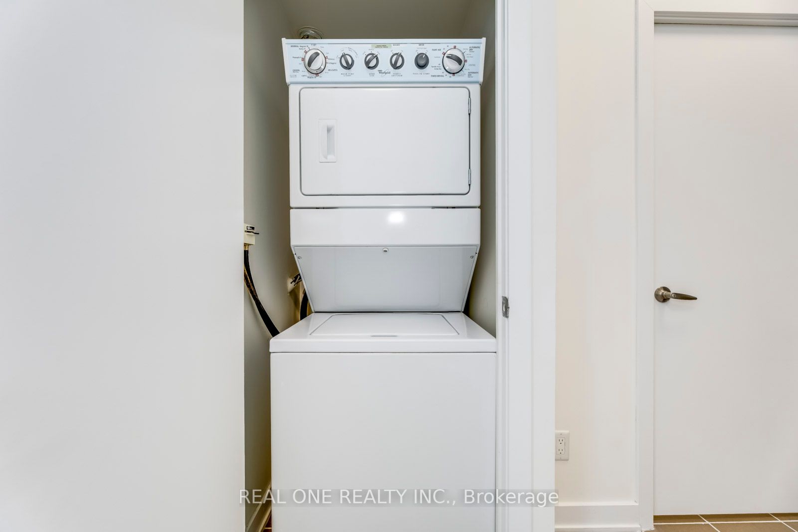 Listing W6041940 - Large Photo # 29