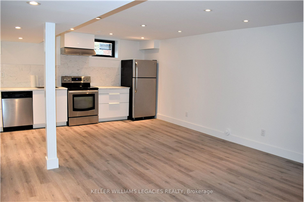 33 Ianhall Rd S, Toronto