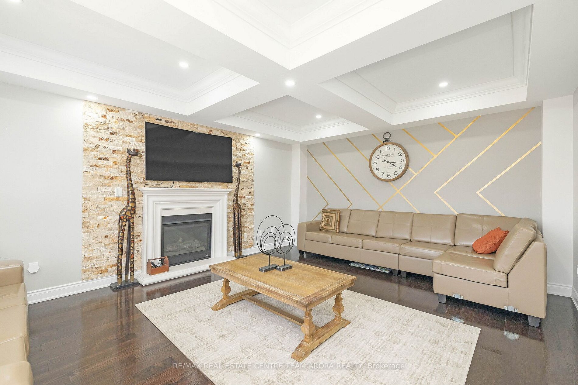 16 Chiming Rd