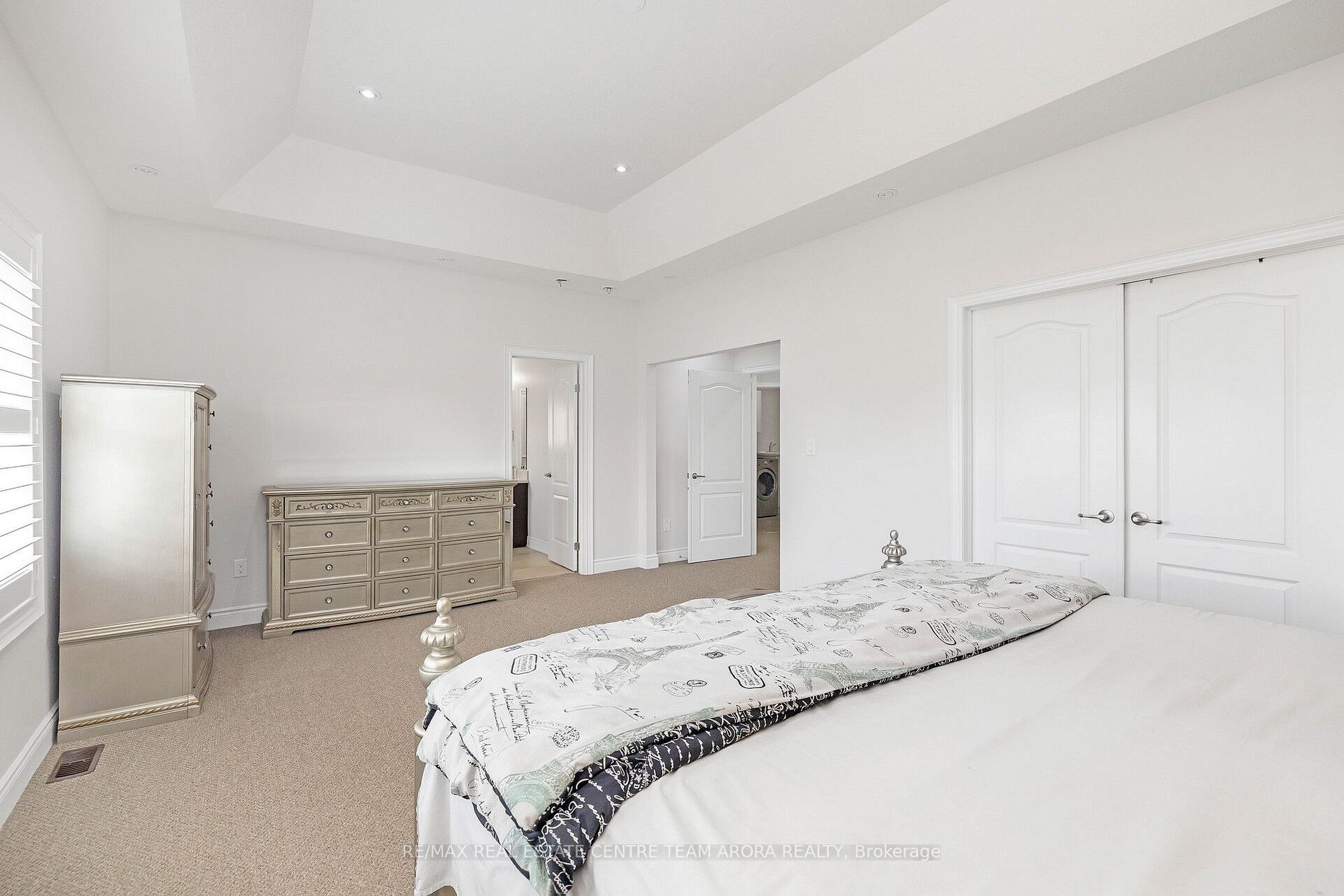 16 Chiming Rd