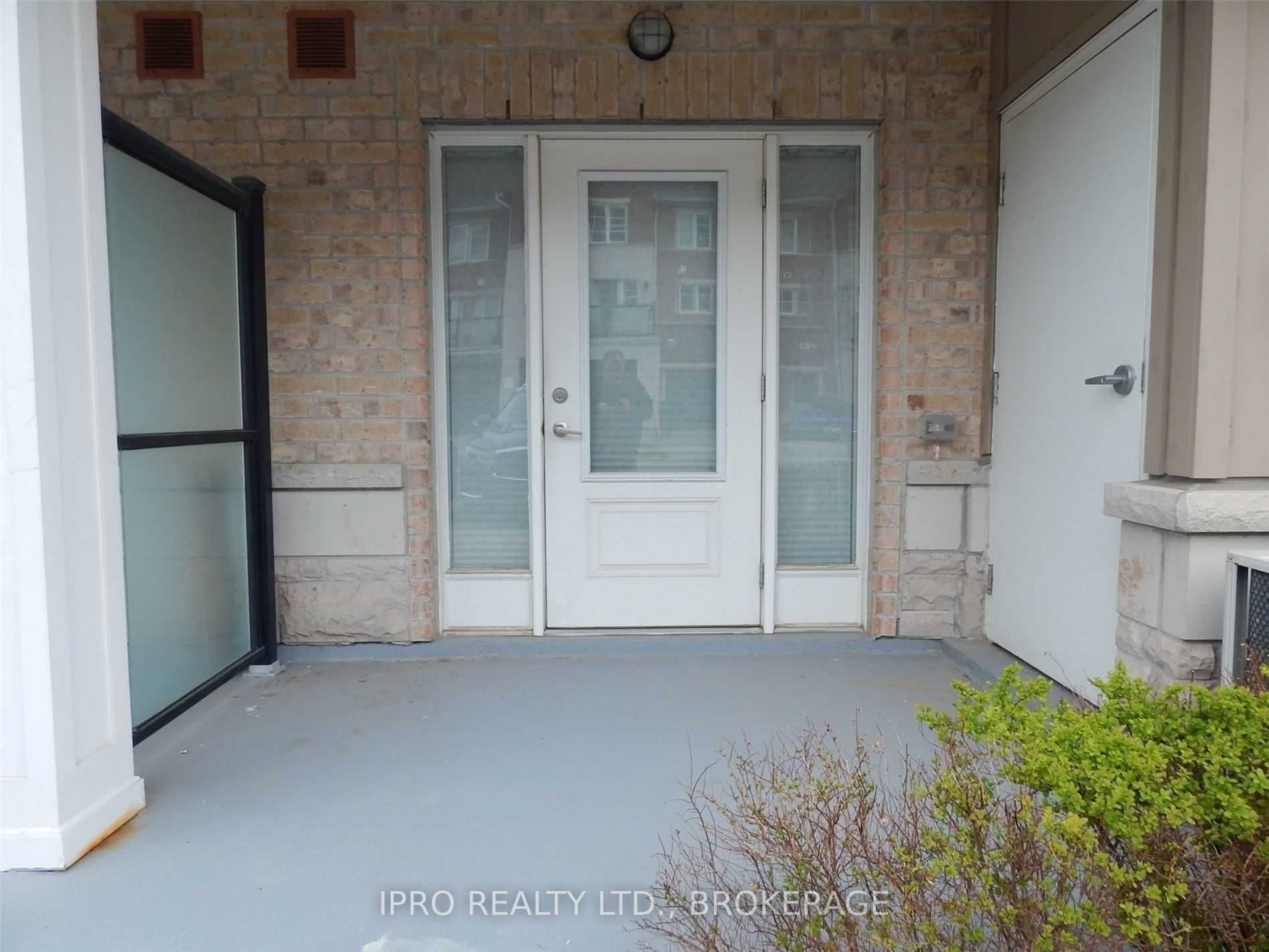 60 Baycliffe Cres, #101