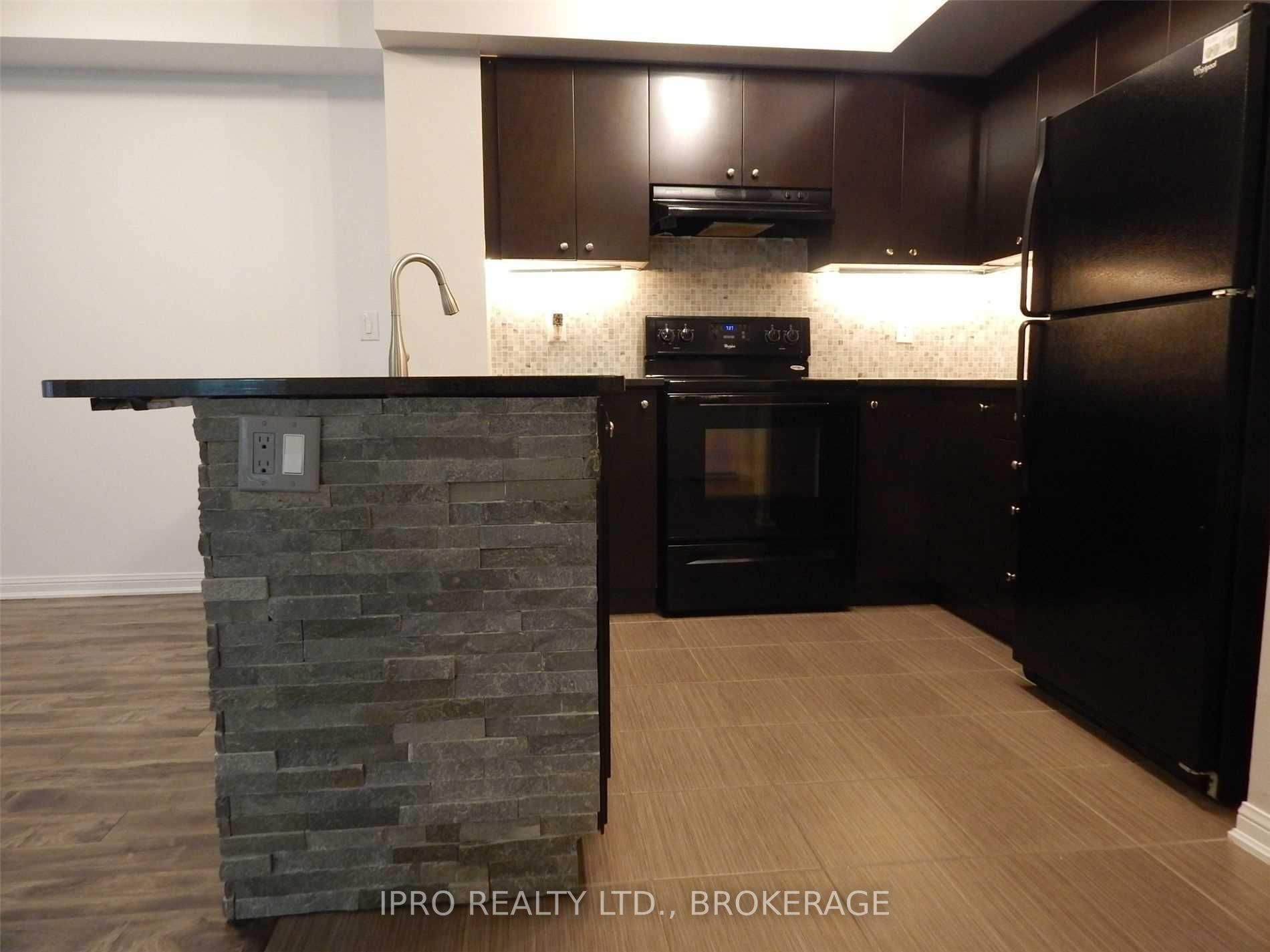 60 Baycliffe Cres, #101