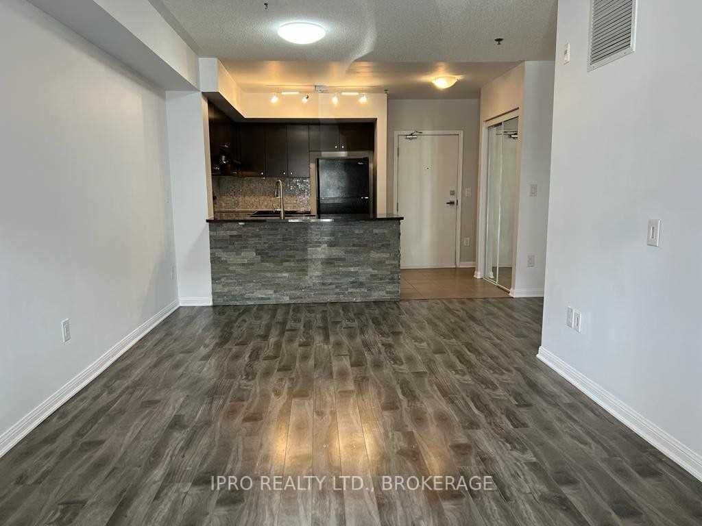 60 Baycliffe Cres, #101