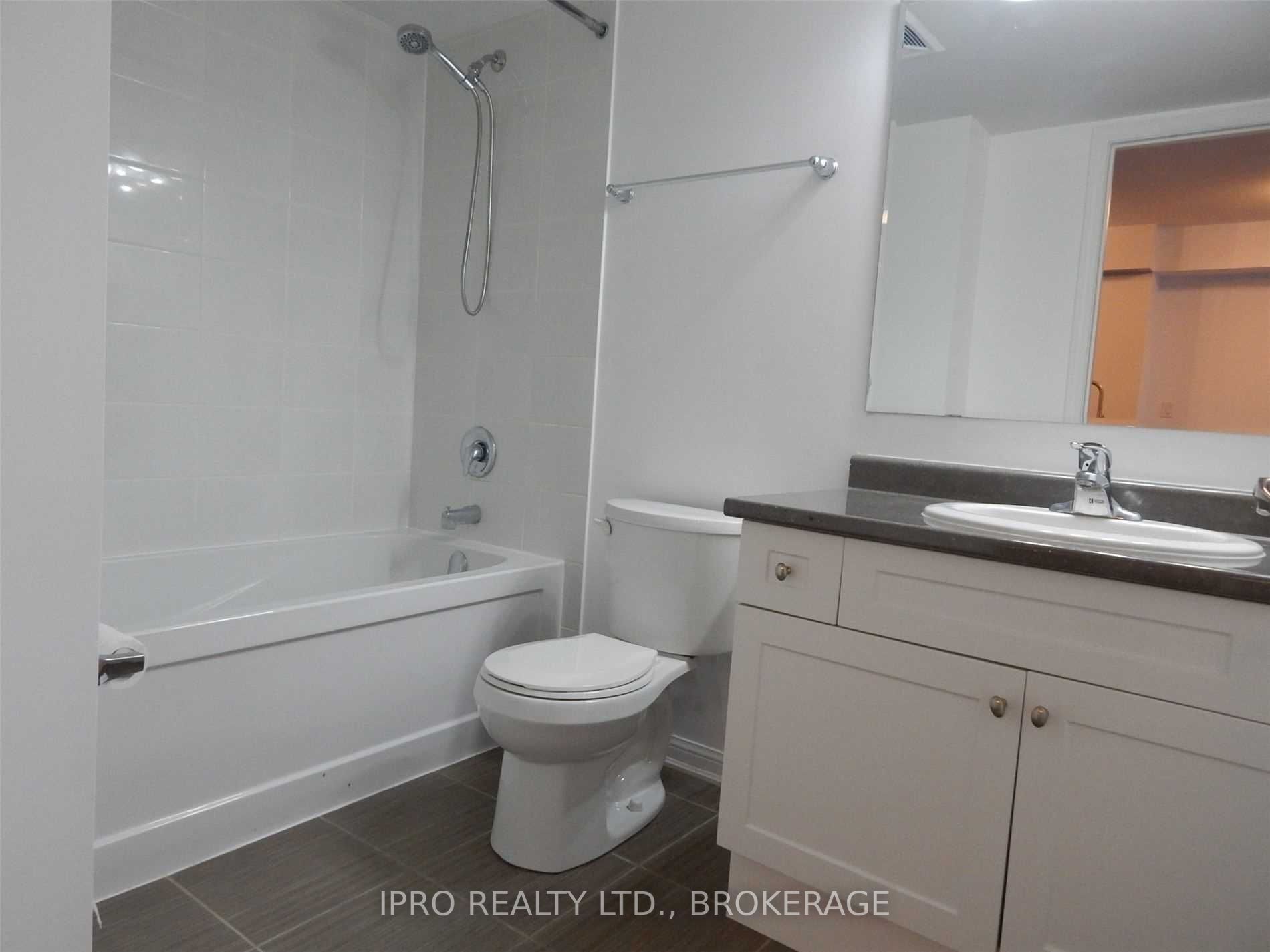 60 Baycliffe Cres, #101