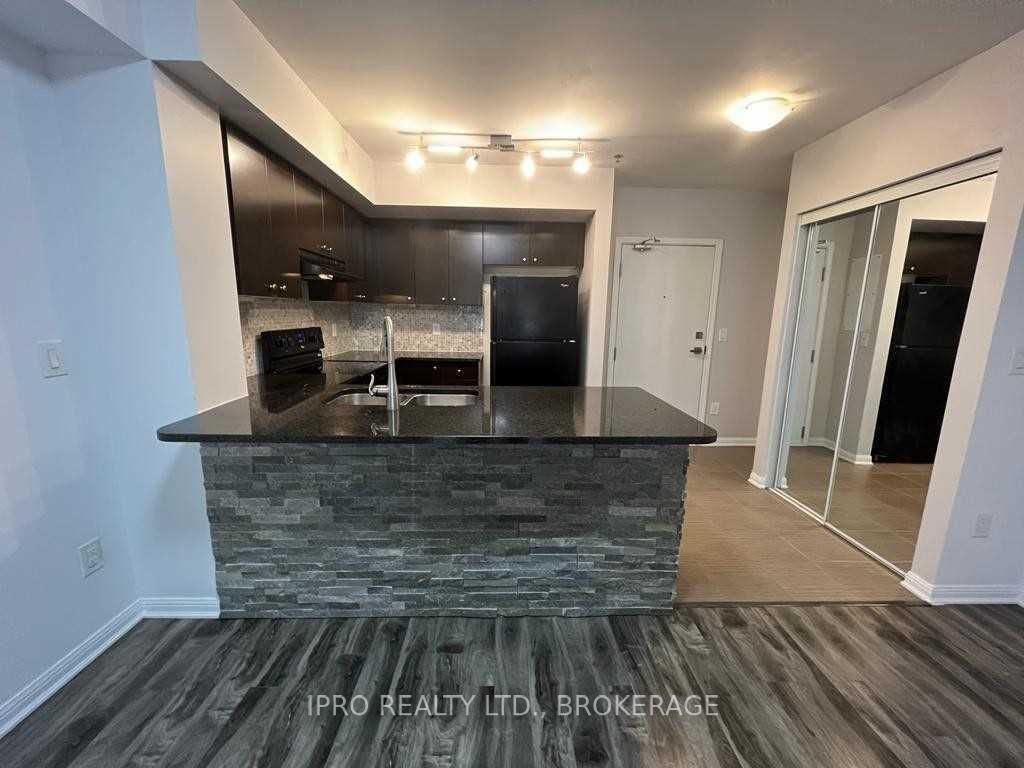 60 Baycliffe Cres, #101