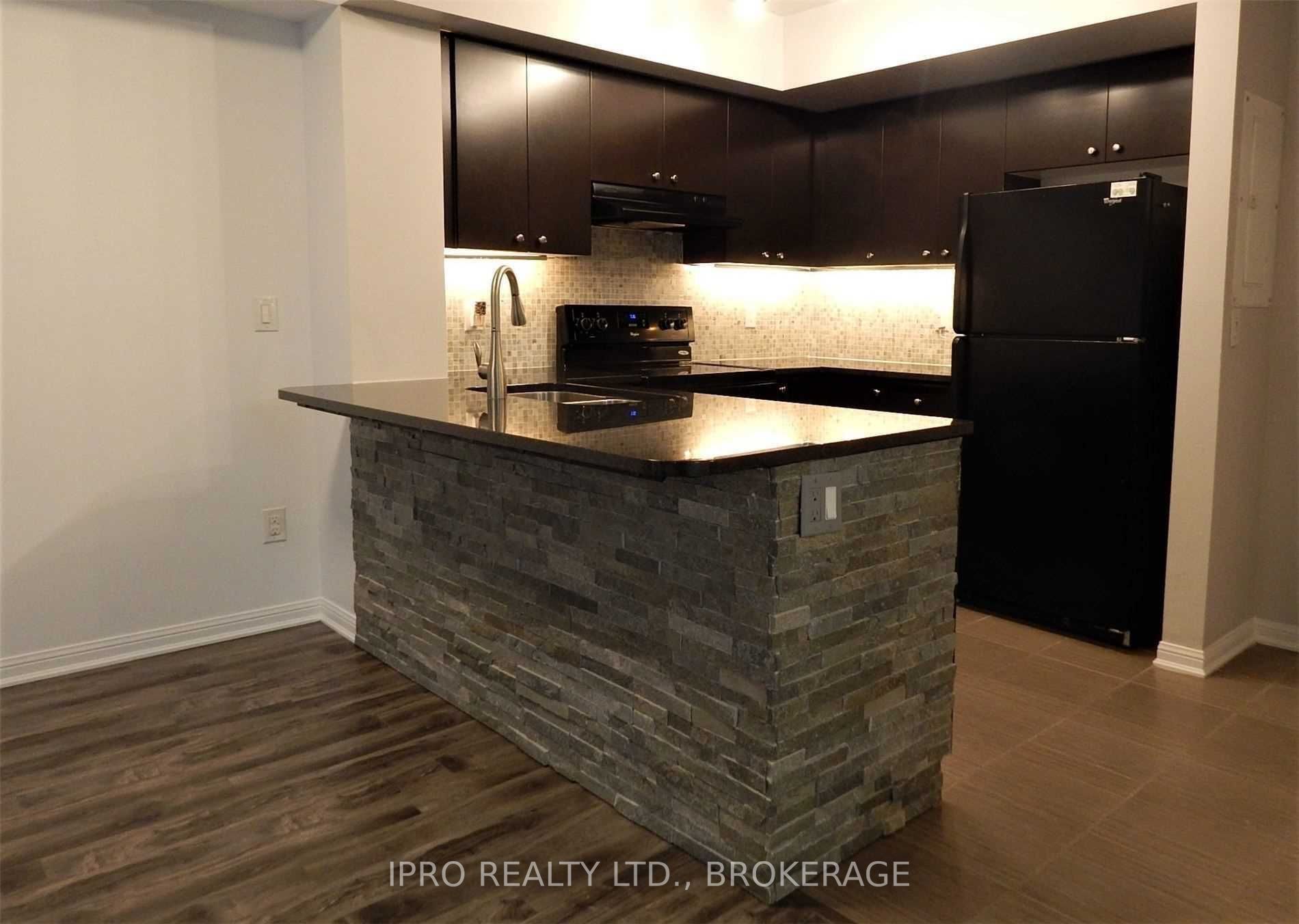 60 Baycliffe Cres, #101