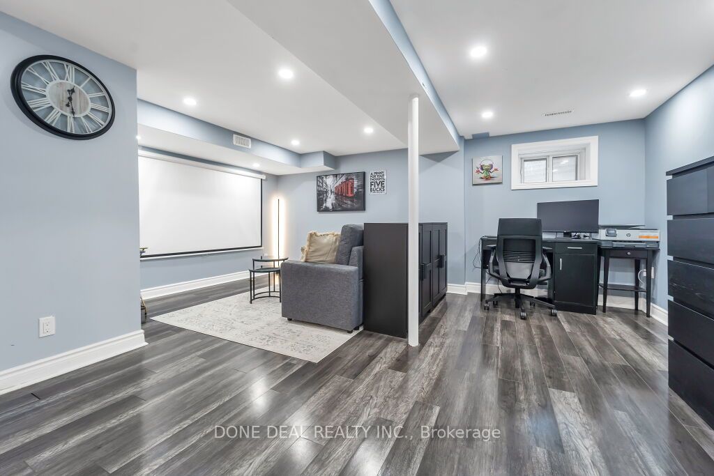242 Fleetwood Cres, #138