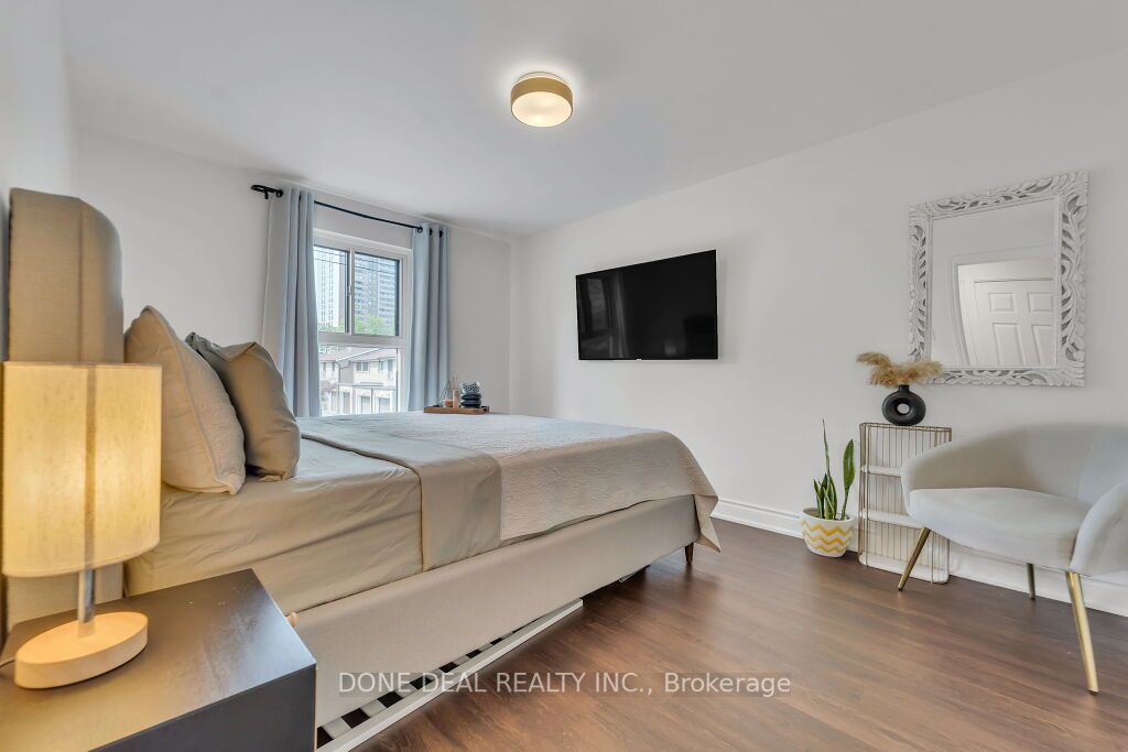 242 Fleetwood Cres, #138