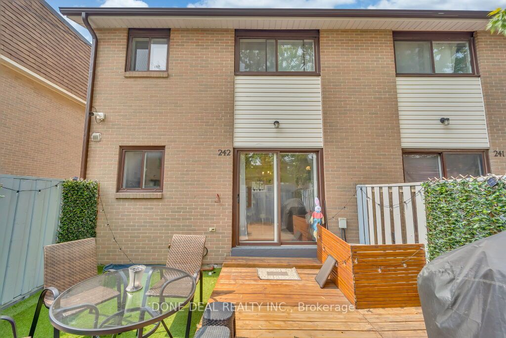 242 Fleetwood Cres, #138