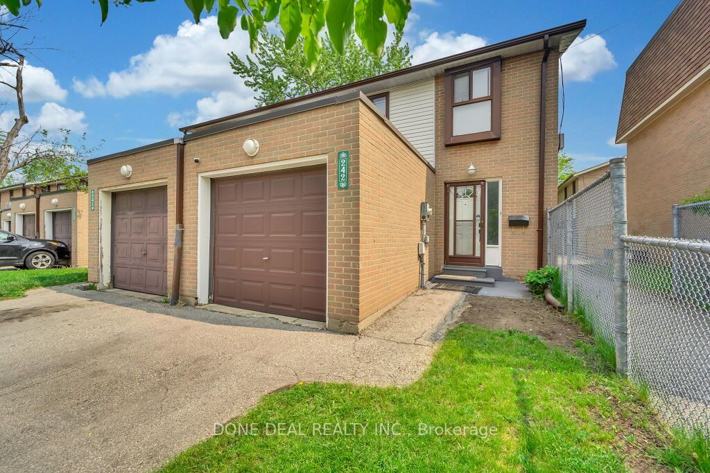 242 Fleetwood Cres, #138
