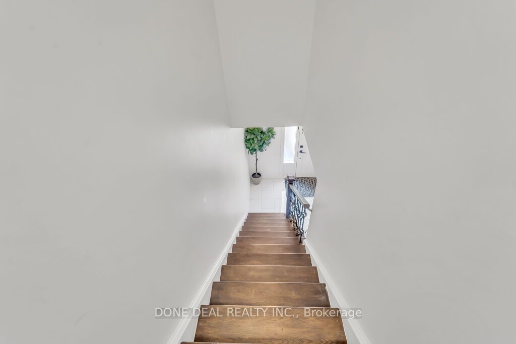 242 Fleetwood Cres, #138