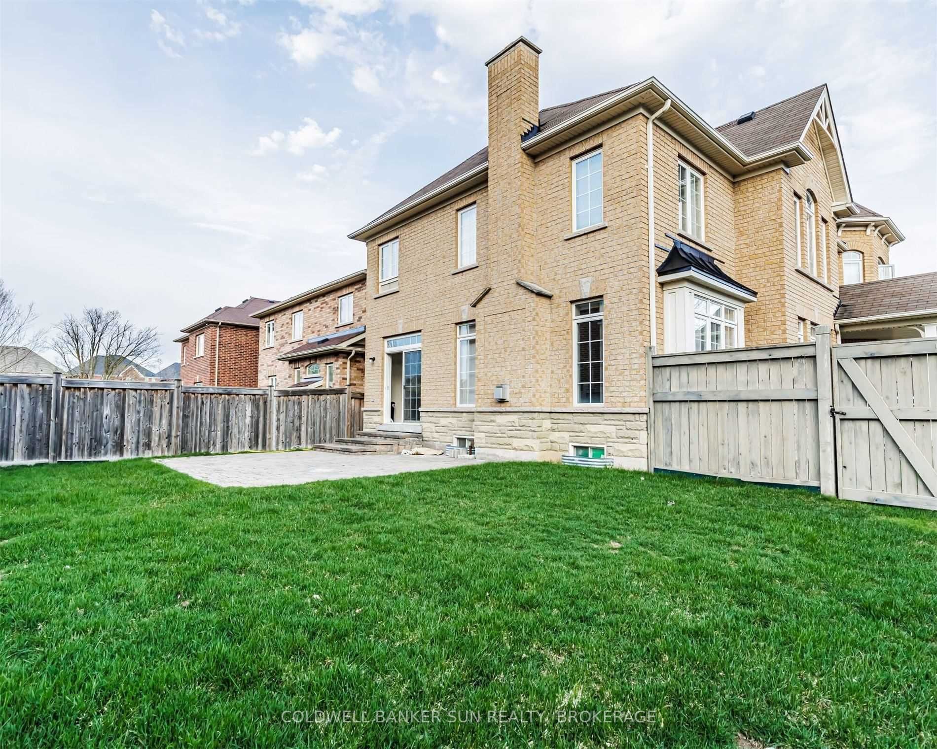 49 Maybeck Dr N