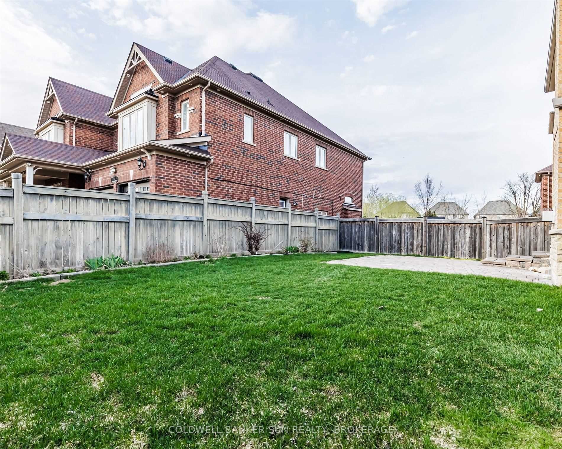 49 Maybeck Dr N
