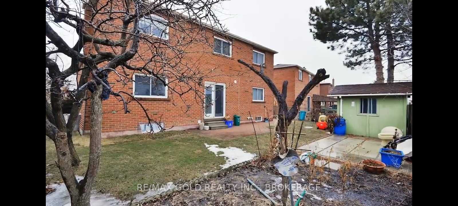 27 Moffatt Ave