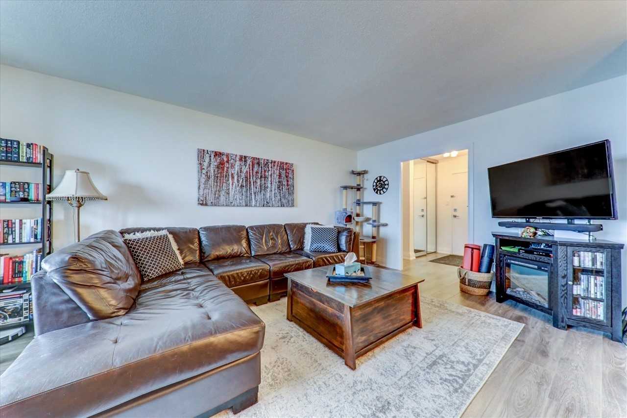 Listing W6043933 - Large Photo # 12