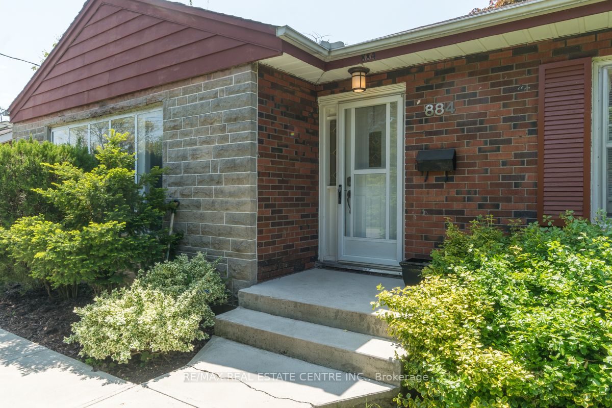 884 Eagle Dr