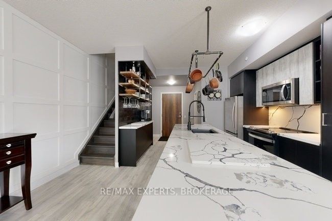 251 Manitoba St, #101