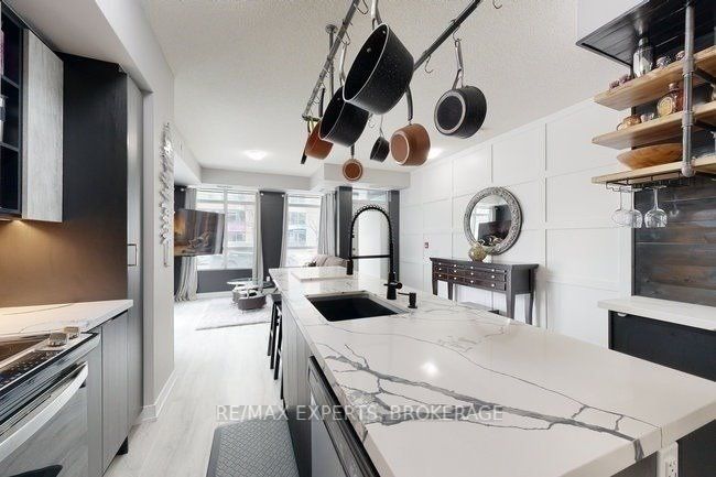 251 Manitoba St, #101